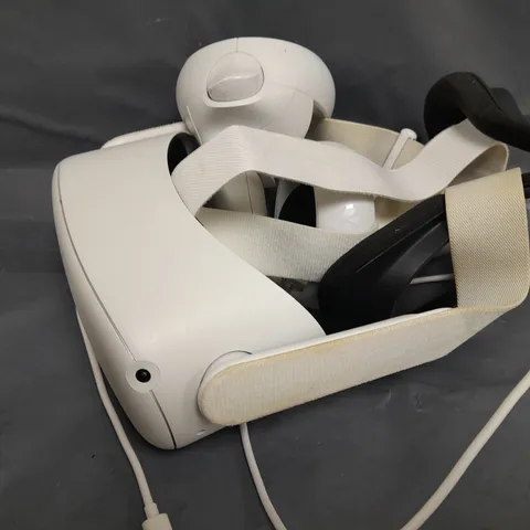 META QUEST 2 VR HEADSET 