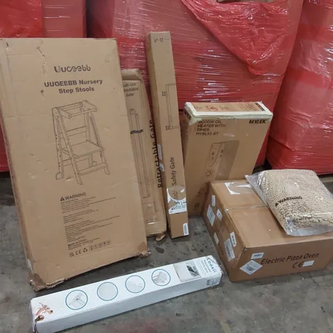 PALLET OF ASSORTED ITEMS INCLUDING: NURSERY STEP STOOLS, 2000W OIL HEATER, ELECTRIC PIZZA OVEN, RETRACTABLE SAFETY GATES, BATH MAT ECT