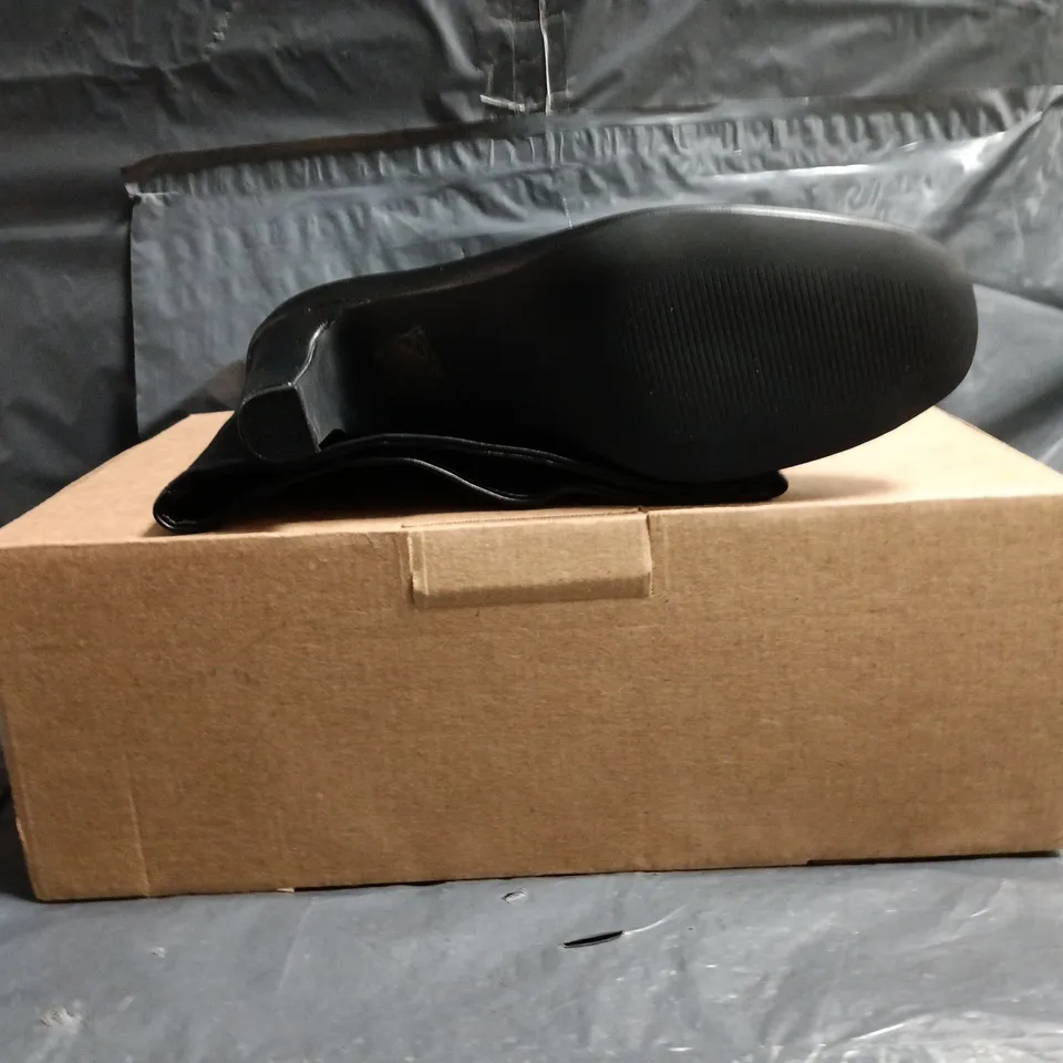 BOXED PAIR OF UNBRANDED HEELED KNEE-HIGH BOOTS IN BLACK SIZE 6