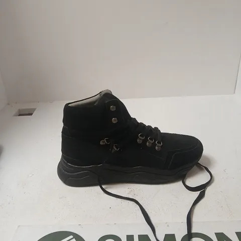 ALL SAINTS BLACK ANKLE-HIGH HIKING BOOT – LACE-UP, RUGGED SOLE - EUR 44