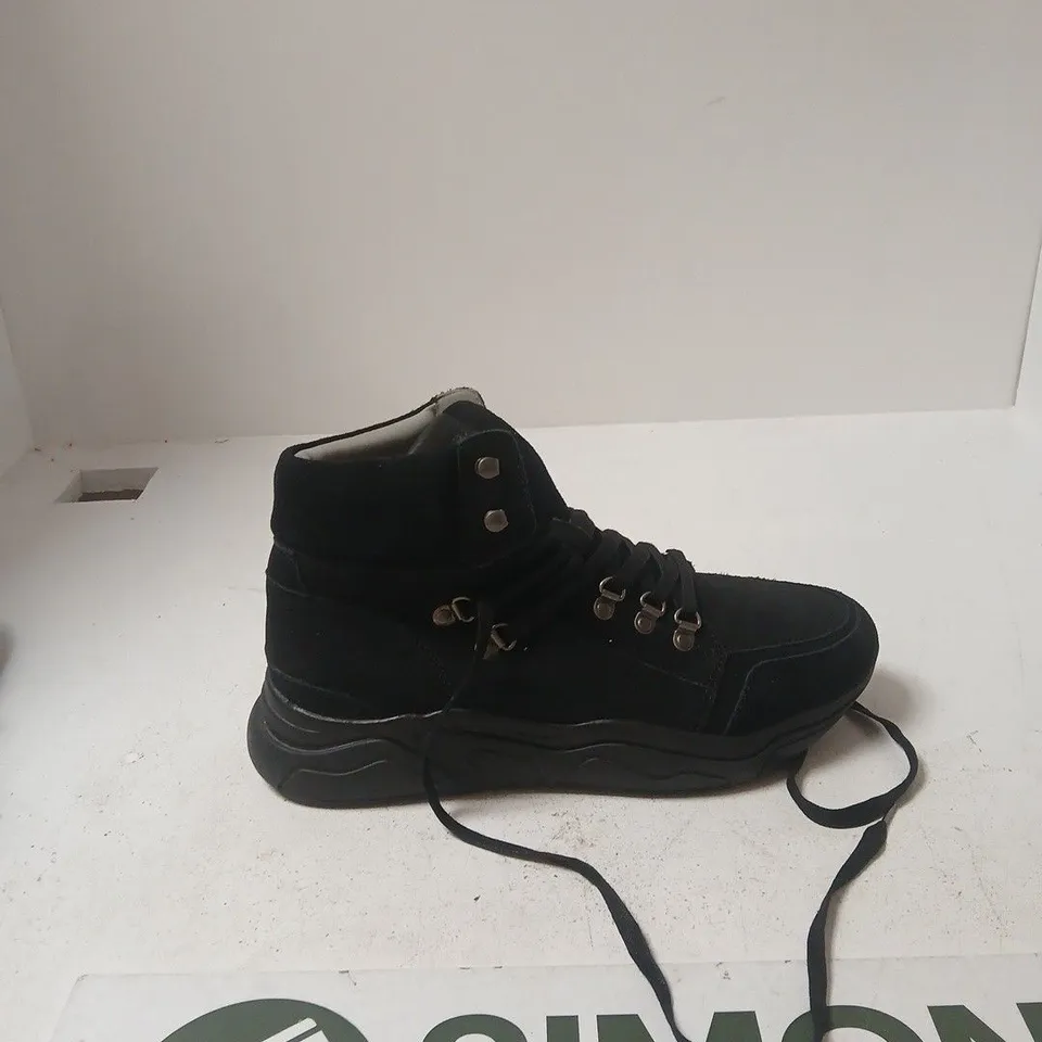 ALL SAINTS BLACK ANKLE-HIGH HIKING BOOT – LACE-UP, RUGGED SOLE - EUR 44