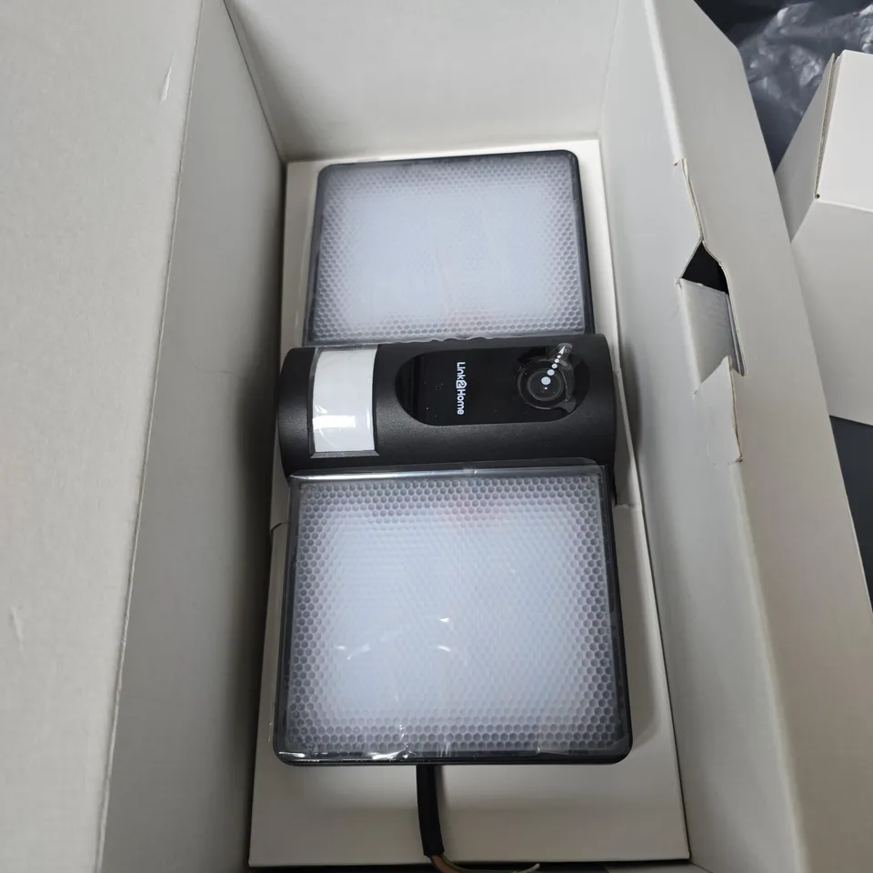LINK2HOME SMART OUTDOOR FLOODLIGHT CAMERA BOXED