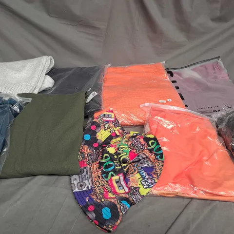 BOX OF ASSORTED CLOTHING ITEMS IN VARIOUS COLOURS, SIZES AND STYLES