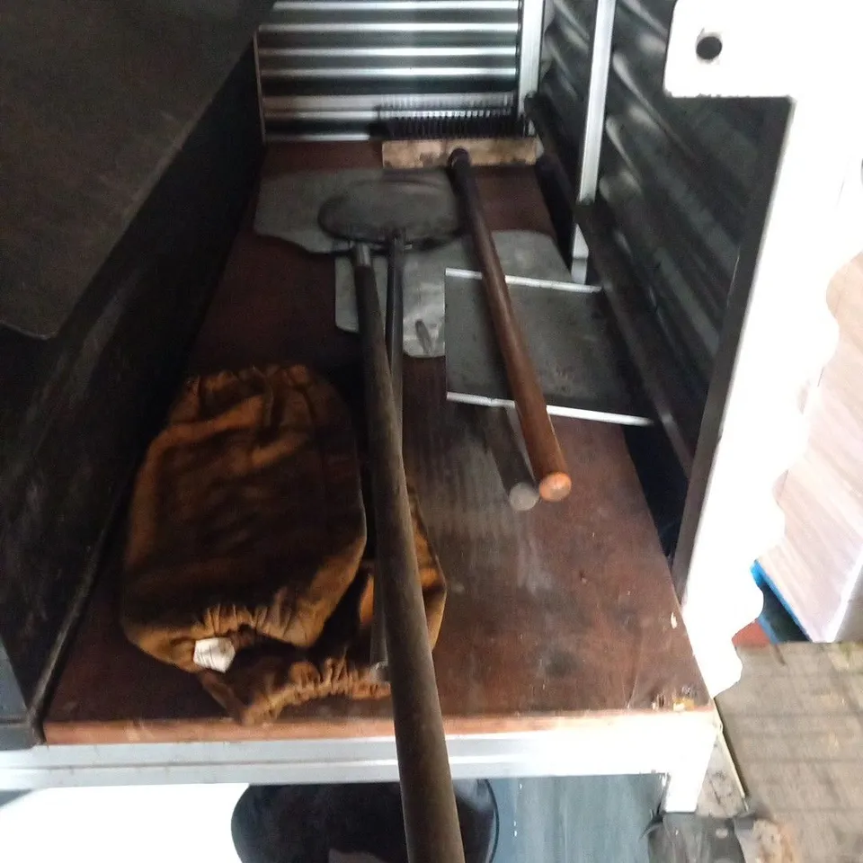 TOWABLE MOBILE FOOD TRAILER WITH SERVING HATCH, PIZZA OVEN, 2 BOTTLE FRIDGES, HANDWASH STATION AND DOUGH ROLLER