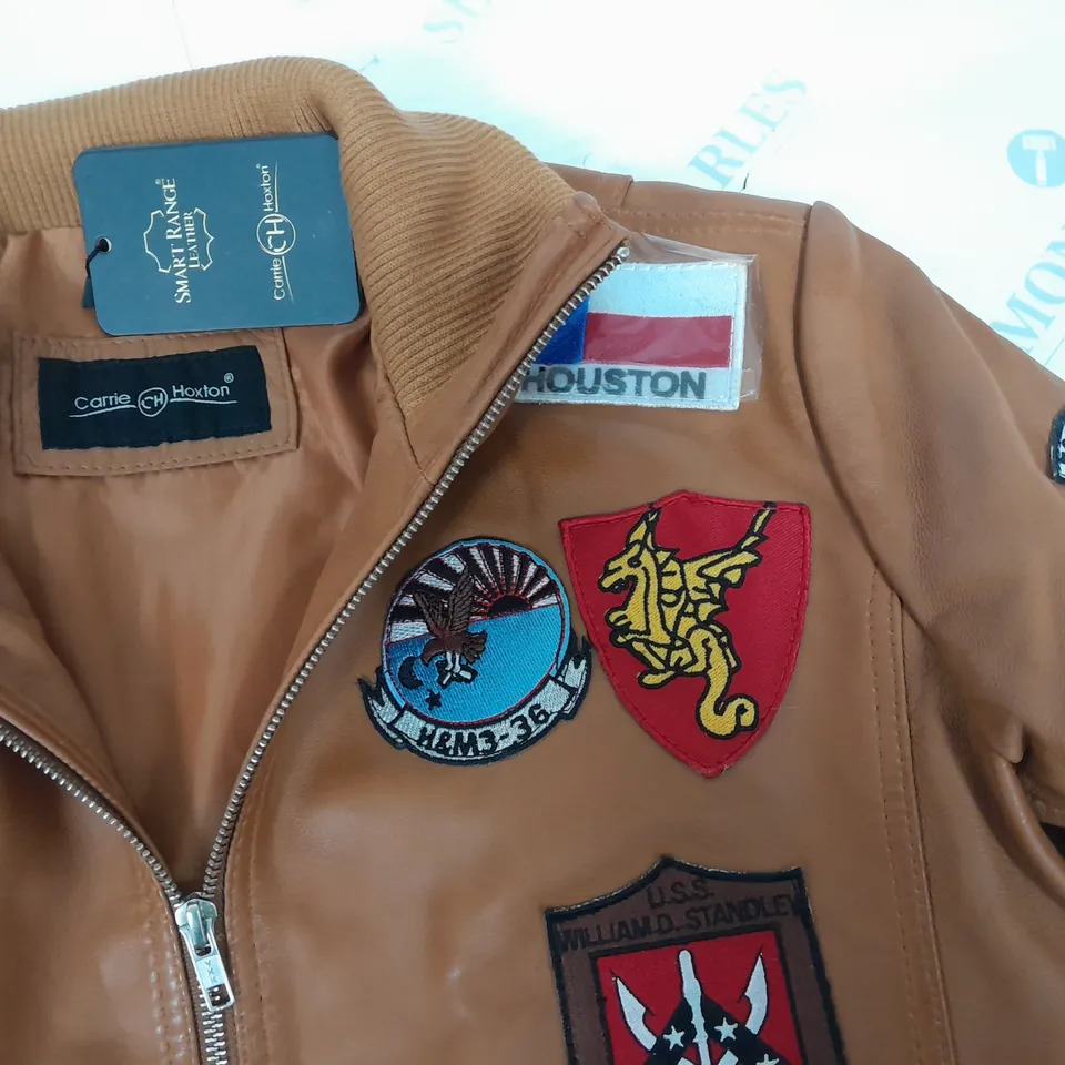 CARRIE HOXTON LEATHER TOP GUN JACKET IN TAN - UK 18