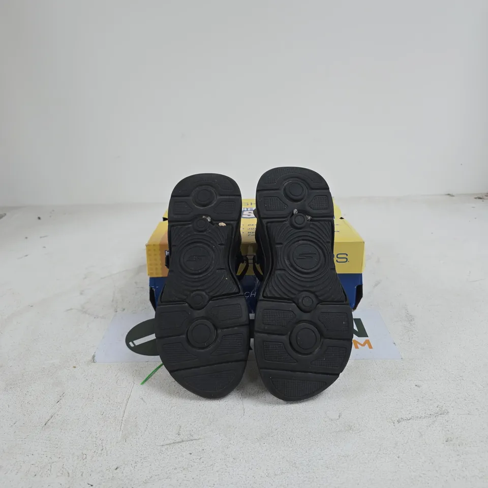 SKECHERS GO WALK ARCH FIT SIZE 6 SANDALS BOXED