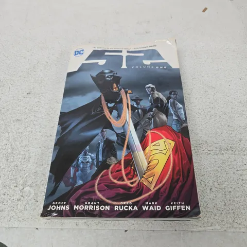 DC COMICS 52 VOLUME ONE GRAPHIC NOVEL