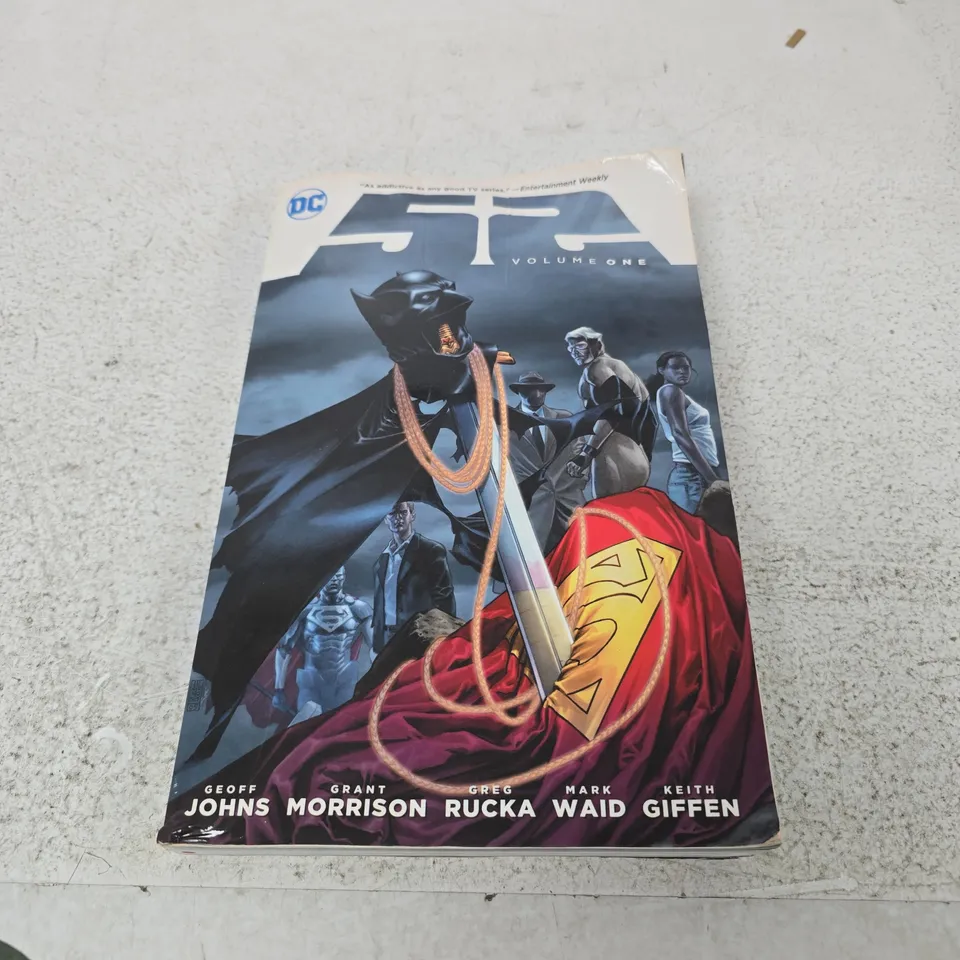 DC COMICS 52 VOLUME ONE GRAPHIC NOVEL