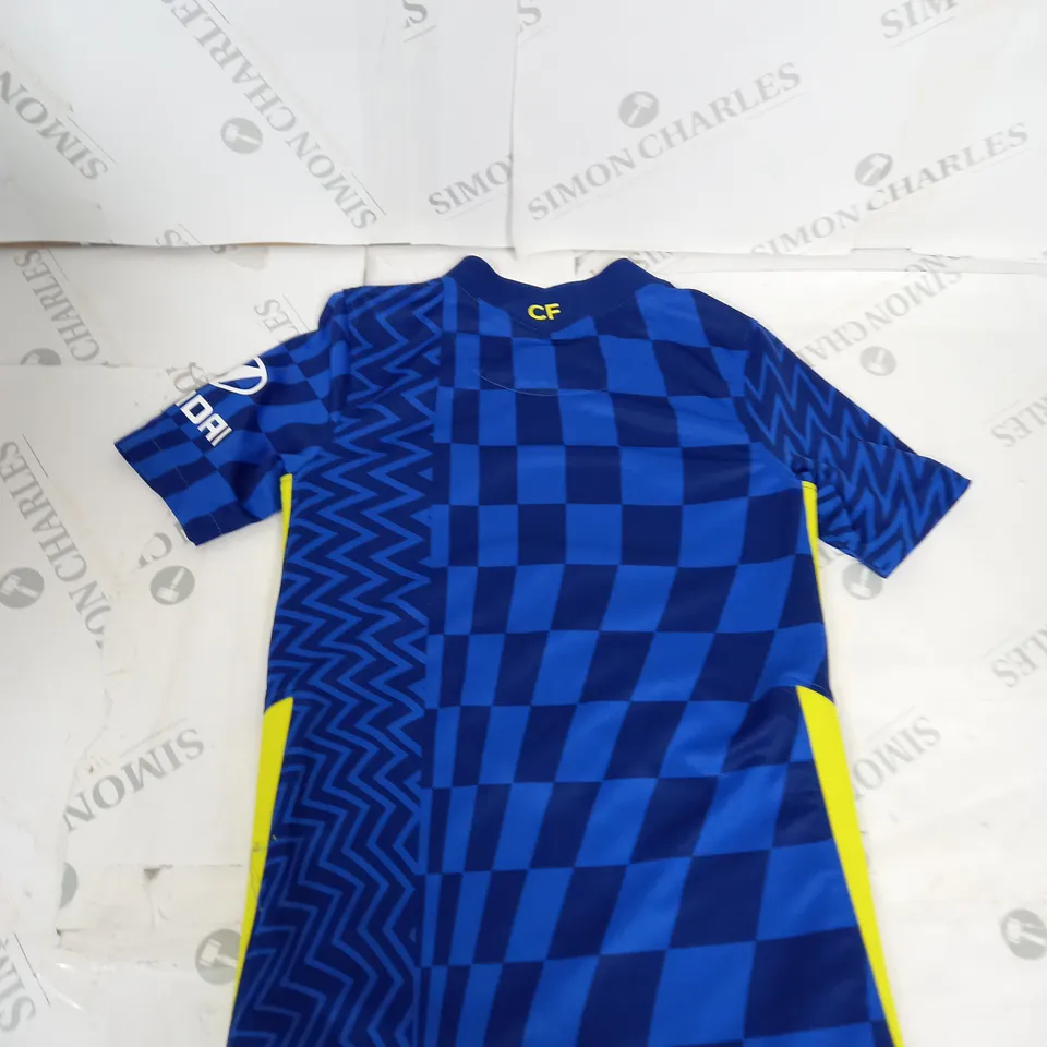 CHELSEA FC HOME SHIRT AND SHORTS SIZE XS - KIDS