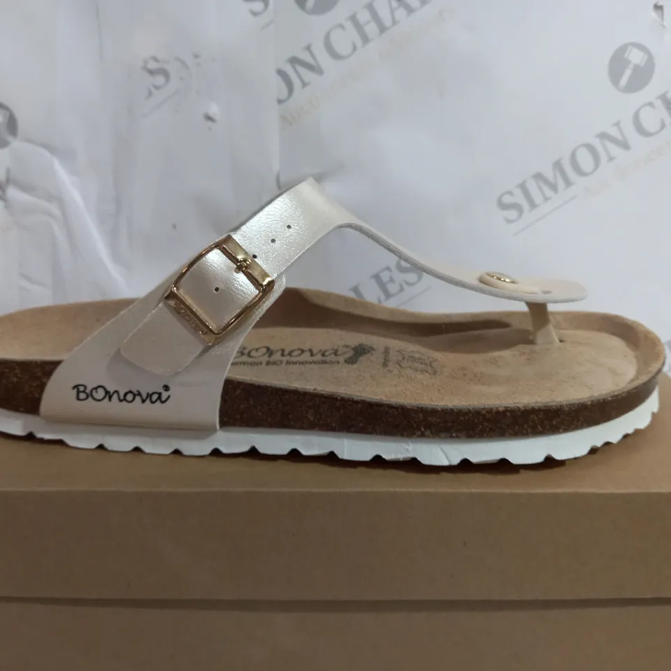 BONOVA IBIZA PEARL SHINE FOOTBED SANDAL SIZE 7
