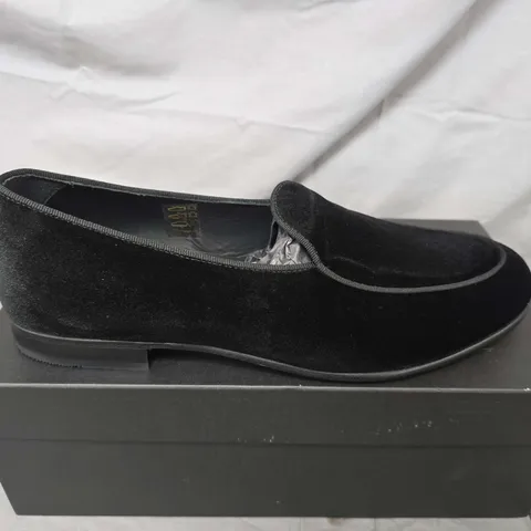 BOXED PAIR OF HAWES & CURTIS VELVET BELGIAN LOAFERS IN BLACK - SIZE 10