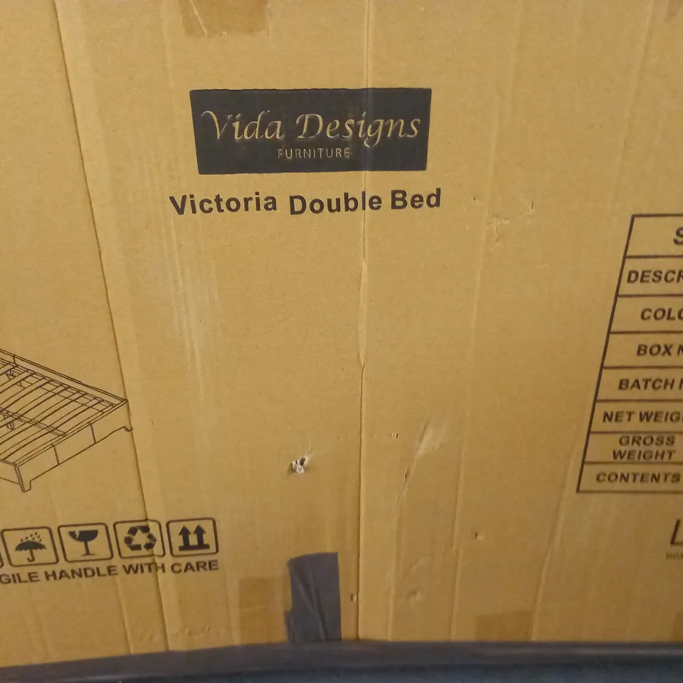 BOXED VICTORIA DOUBLE BED IN CRUSHED VELVET SILVER - 10F1 / COLLECTION ONLY
