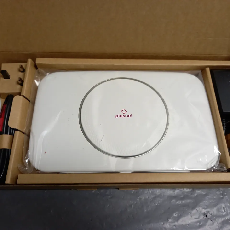 BOXED PLUSNET WI-FI HUB TWO WHITE WITH ACCESSORIES