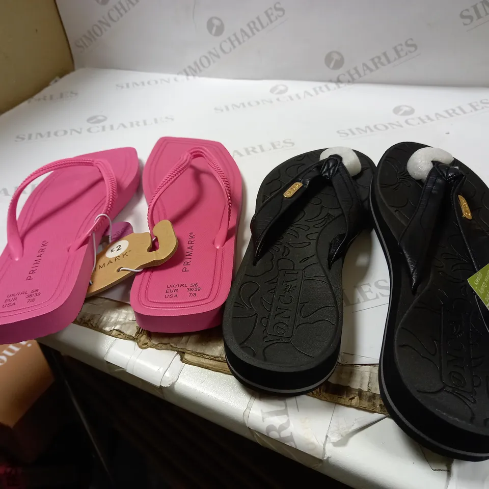 LOT OF 2 FLIP FLOPS BLACK & PINK SIZE- 5/6-8