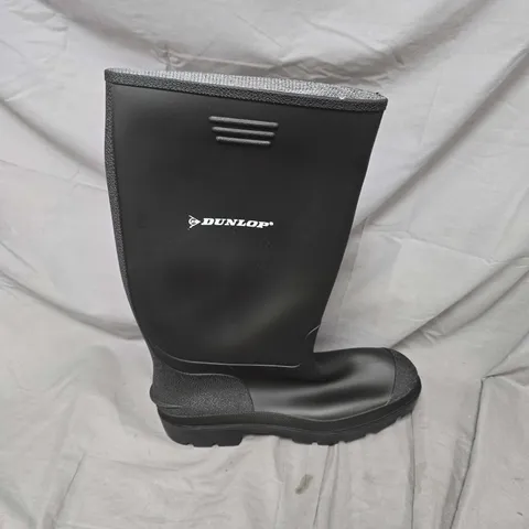 DUNLOP WELLIES IN BLACK - SIZE 12