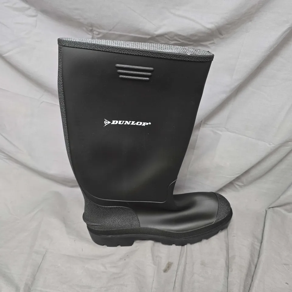 DUNLOP WELLIES IN BLACK - SIZE 12