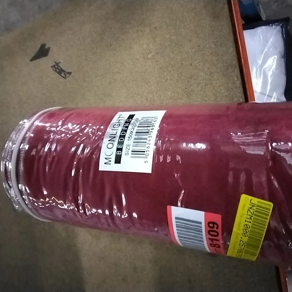 CLIMAX FAIRMOUNT PARK BLANKET/THROW COLOUR: BURGUNDY SIZE: 150 X 200CM