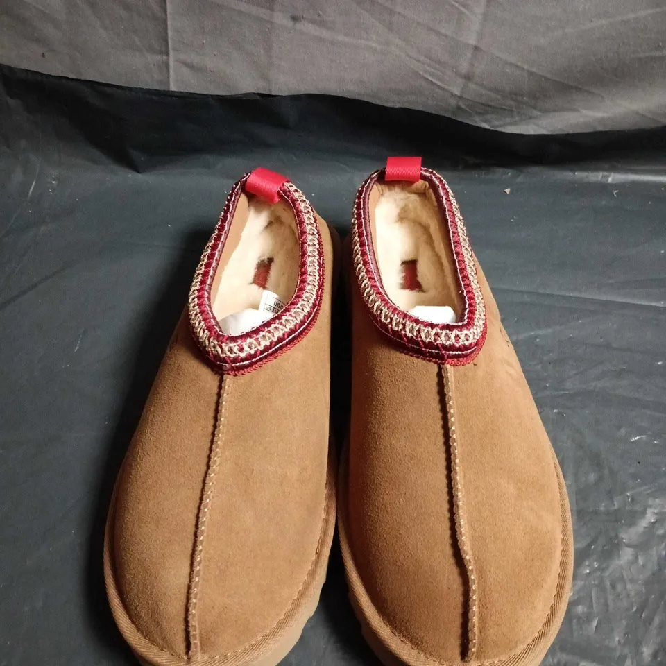 UGG WOMEN'S SUEDE SLIPPER BOOTS - UK SIZE 8