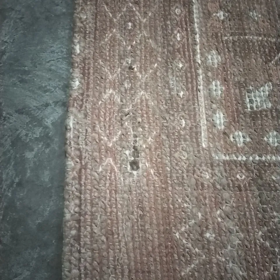 QUALITY DESIGNER RUG APPROXIMATELY 225X161CM 