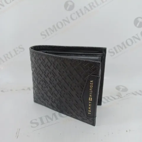 TOMMY HILFIGER EMBOSSED BLACK WALLET 