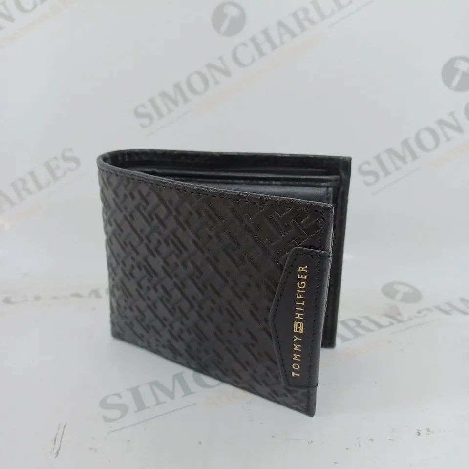 TOMMY HILFIGER EMBOSSED BLACK WALLET 