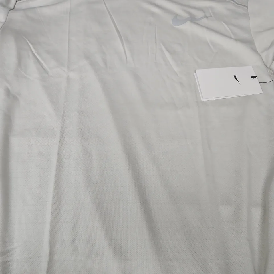 NIKE RUNNING SHORT SLEEVE T-SHIRT IN BONE SIZE MEDIUM