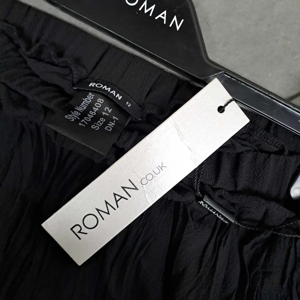 ROMAN CRINKLE SKIRT IN BLACK - SIZE 12