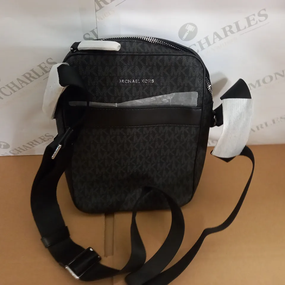 MICHAELS KORS BLACK/GREY FLIGHT BAG