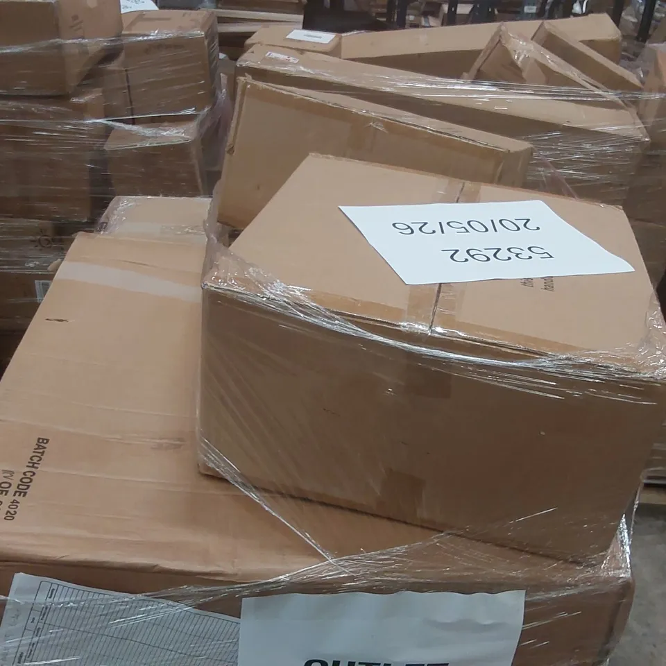 PALLET CONTAINING A VERY LARGE QUANTITY OF HOME LIGHTING PRODUCTS