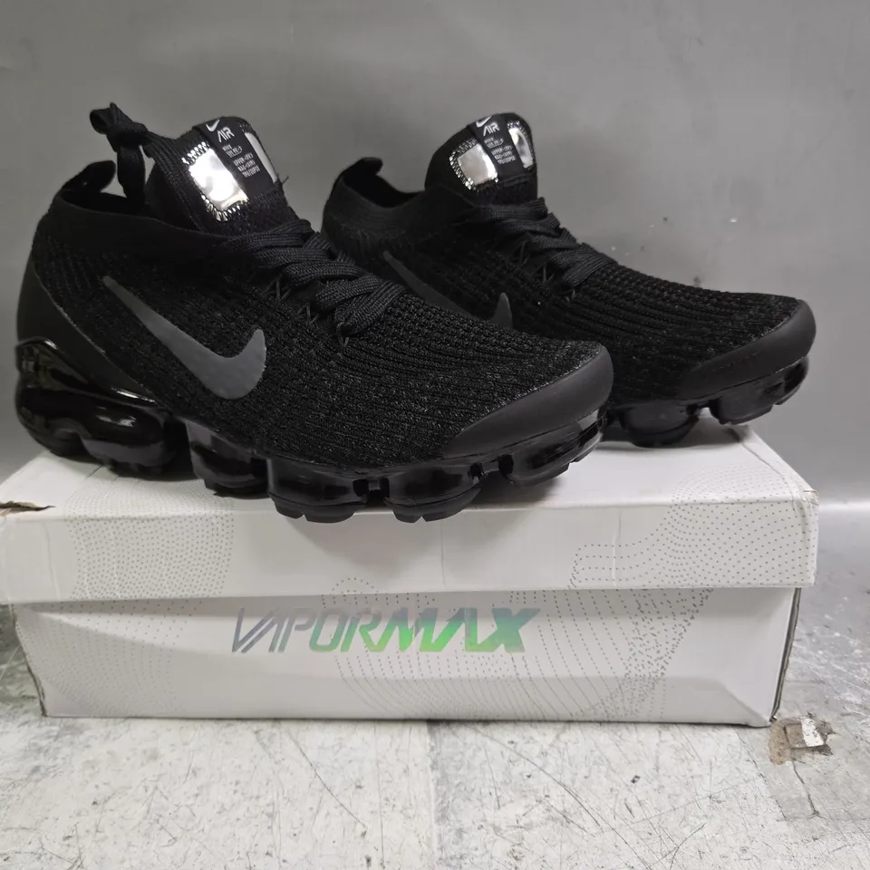 BOXED PAIR OF NIKE AIR VAPORMAX 2019 SHOES IN BLACK SIZE UK 8