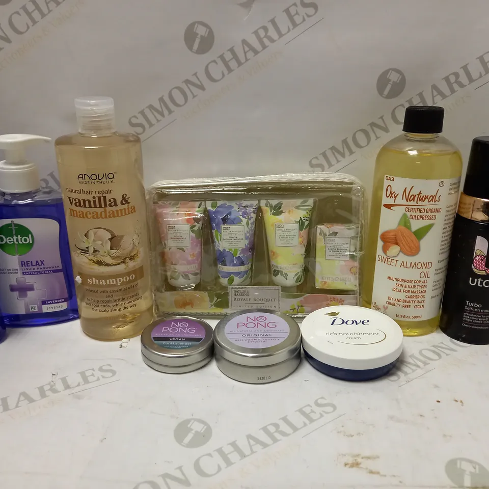 LOT OF APPROX 10 ASSORTED BEAUTY PRODUCTS TO INCLUDE DETTOL LAVENDER HAND WASH, NO PONG ANTI-ODOURANT, CORNERSTONE FACE WASH, ETC 