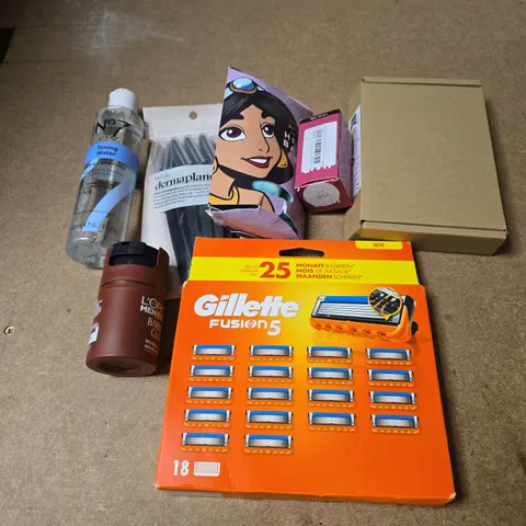 APPROXIMATELY 15 ASSORTED HEALTH & BEAUTY PRODUCTS TO INCLUDE GILLETTE FUSION 5 BLADES, LOREAL MEN EXPERT BARBER CLUB, NO7 TONING WATER, ETC - COLLECTION ONLY