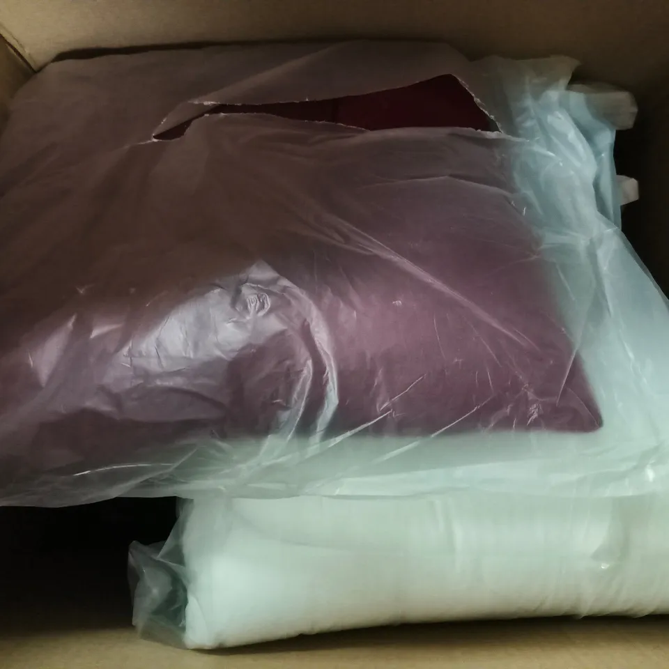 BOX OF APPROXIMATELY 5 ASSORTED HOUSEHOLD ITEMS TO INCLUDE OIL PAN FOR BMW, ETC - COLLECTION ONLY