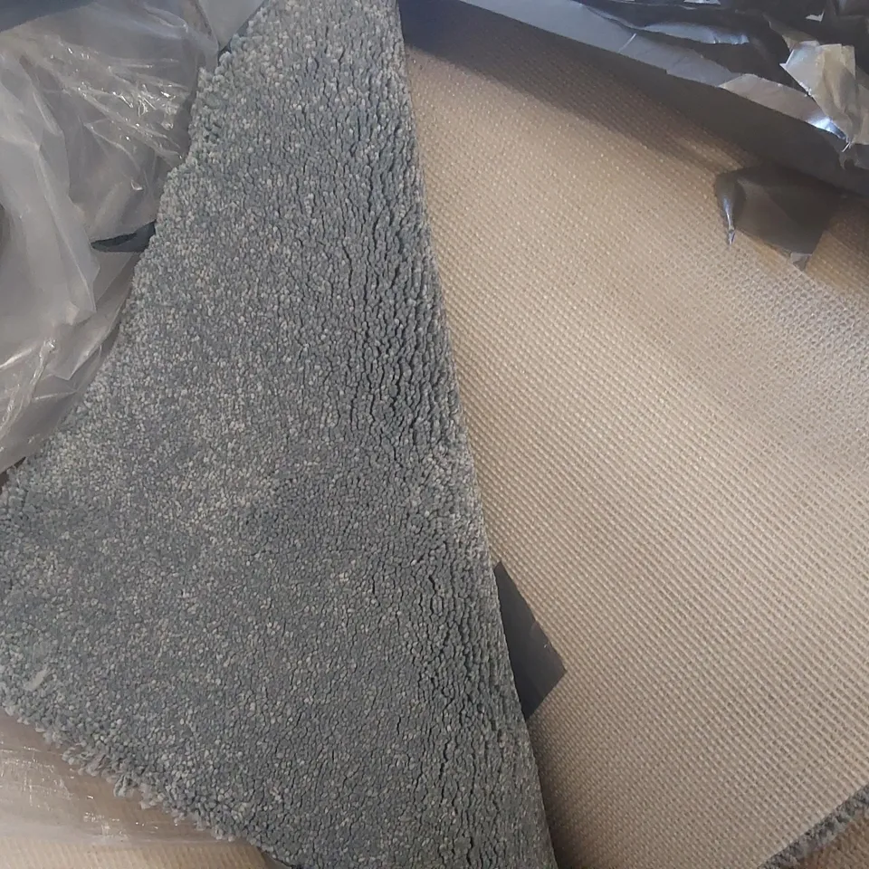 ROLL OF QUALITY ULTIMATE IMPRESSIONS LIBERTY CARPET - APPROXIMATELY 9.6 x 5m