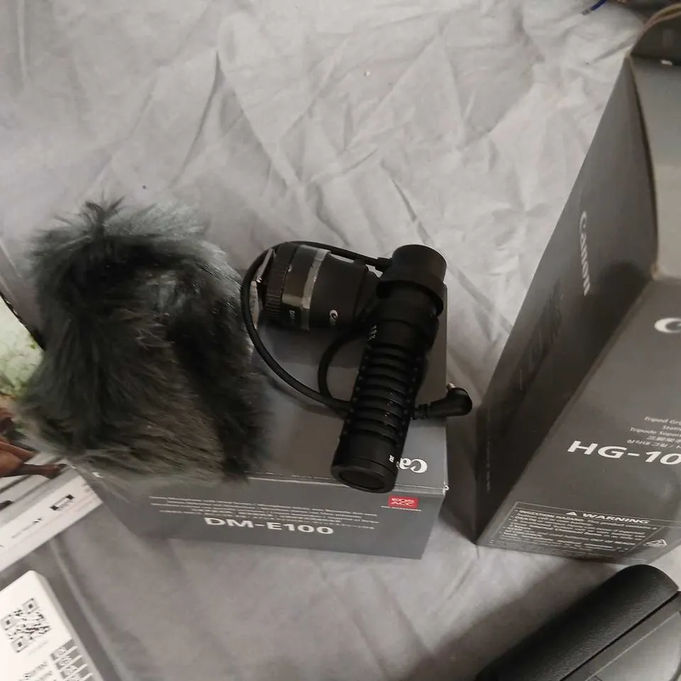 CANON EOS R50 DIGITAL CAMERA WITH 18-45MM KIT LENS + DM-E100 STEREO MICROPHONE