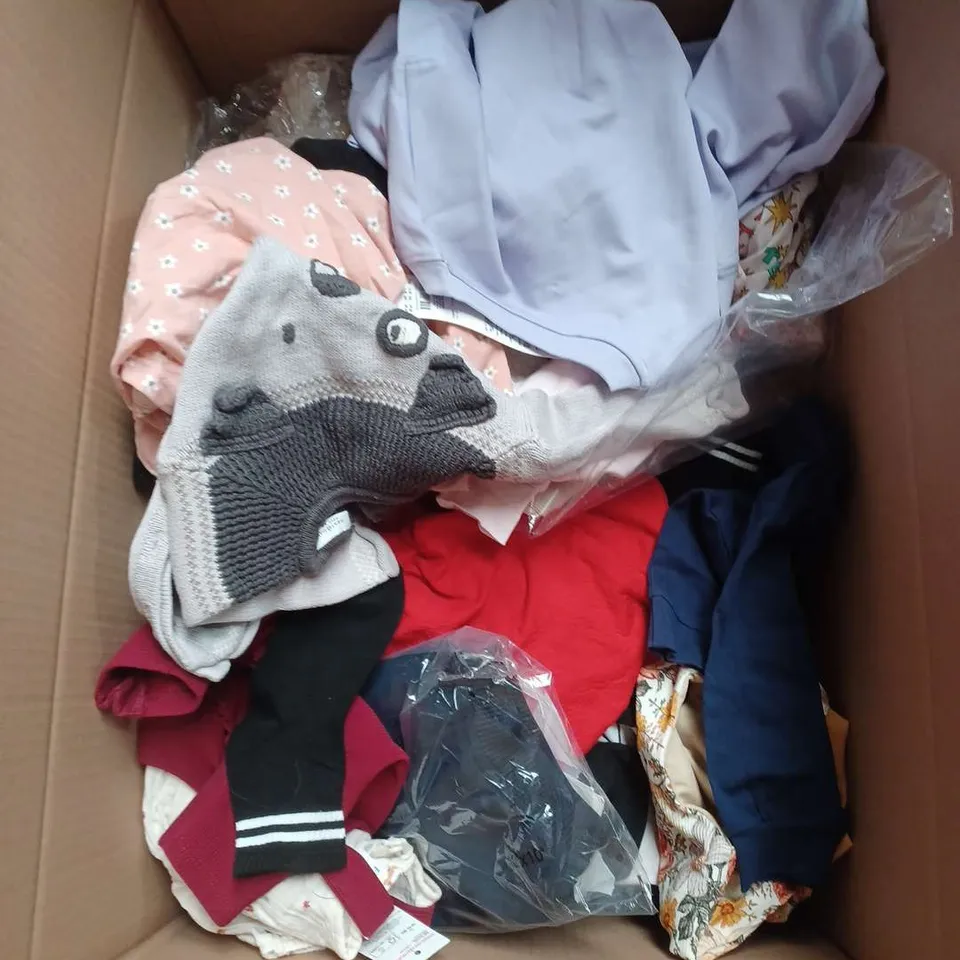 BOX OF APPROXIMATELY 30 ASSORTED KIDS CLOTHING ITEMS TO INCUDE - PYJAMAS, TOPS, HOODIE, ETC