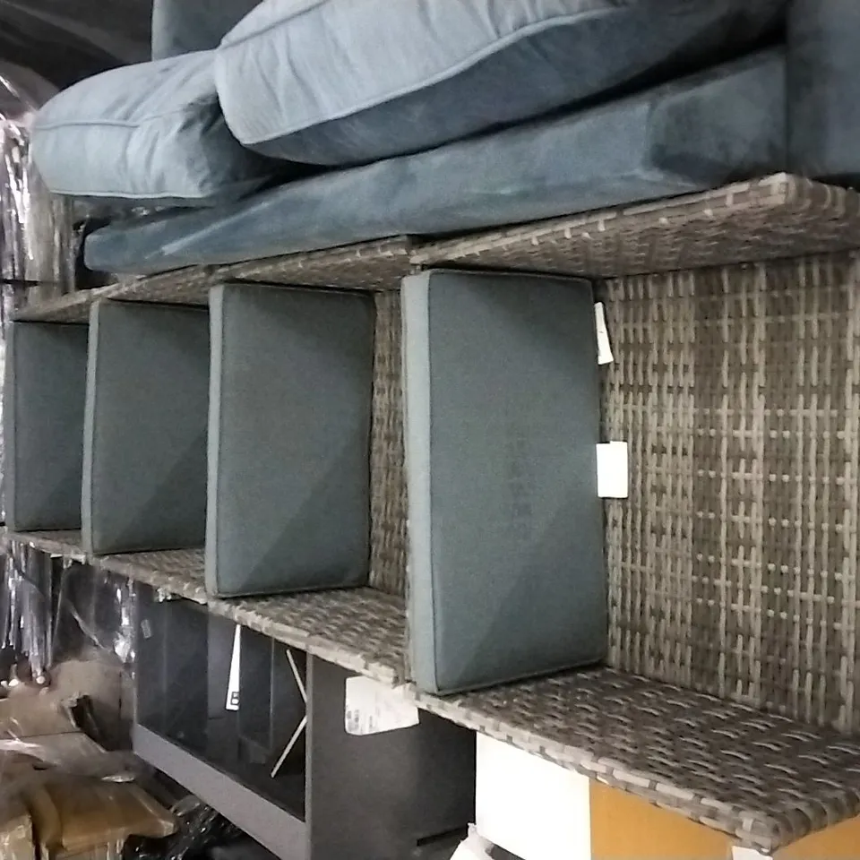 4 RATTAN GARDEN CHAIR WITH CUSHIONS