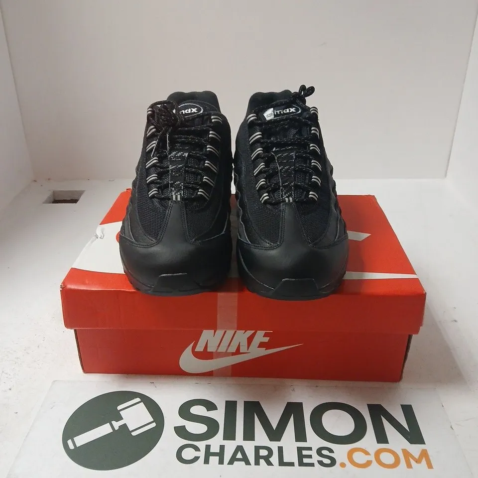BOXED PAIR OF NIKE AIR MAX 95 BIG BUBBLE TRAINERS IN BLACK - UK 10.5