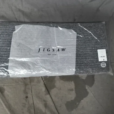 BAGGED JIGSAW CHUNKY FRINGED SCARF IN GREY