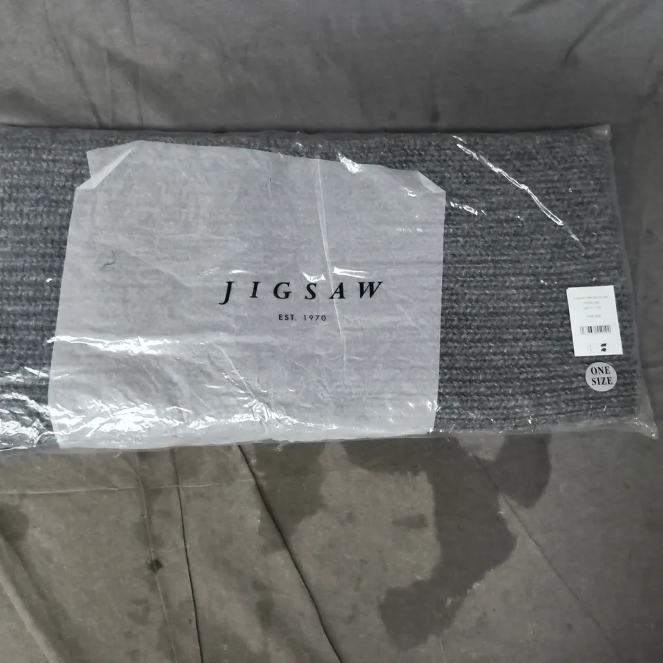 BAGGED JIGSAW CHUNKY FRINGED SCARF IN GREY