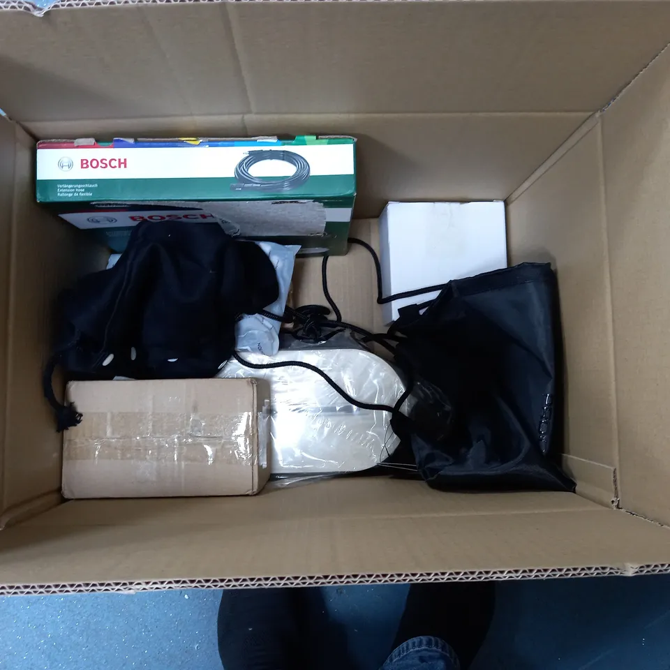 BOXED LOT OF APPROX. 11 HOUSEHOLD ITEMS TO INCLUDE BABY CARE AND KITCHENWARE