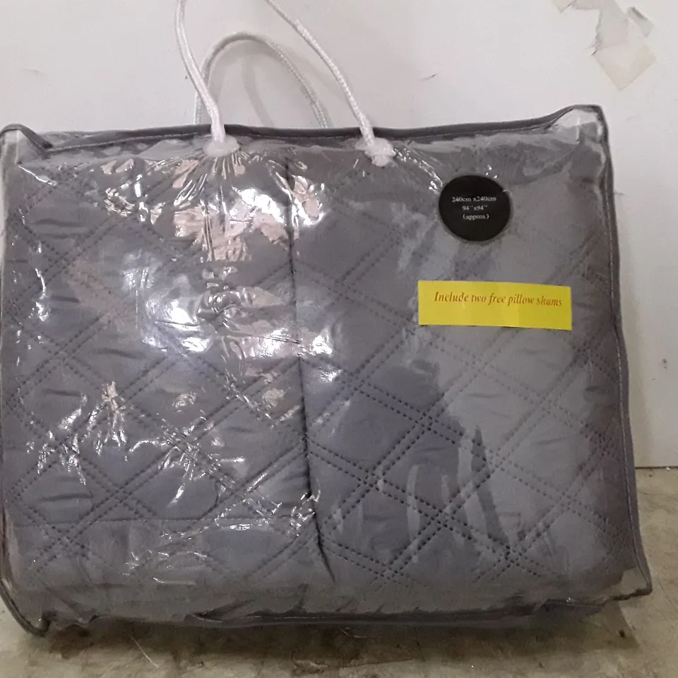 BOXED GREENBRIAR BEDSPREAD - GREY // SIZE: 240 X 240cm