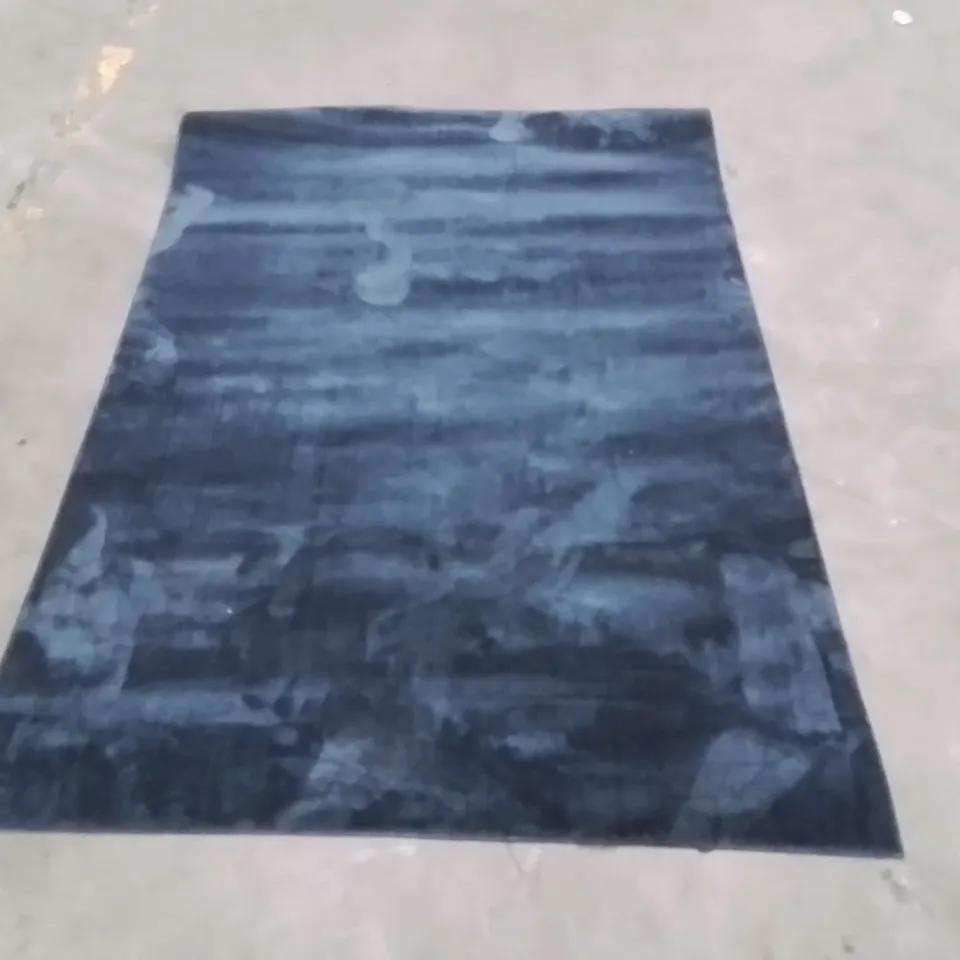 QUALITY DESIGNER AREA RUG - APPROXIMATELY 180X130CM