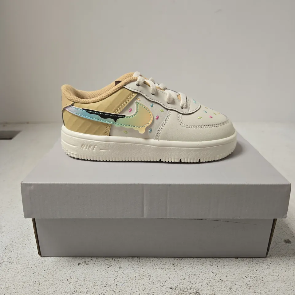 NIKE FORCE 1 LOW BT LACE KIDS' TRAINERS – 9.5C