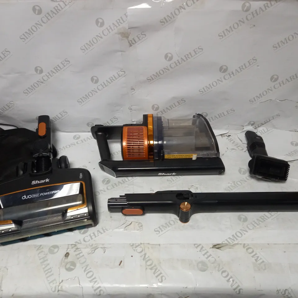 SHARK CORDLESS STICK VACUUM CLEANER IZ300UK