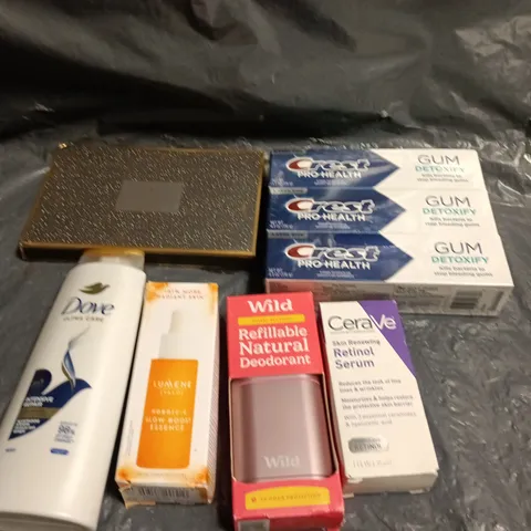 APPROXIMATELY 15 ASSORTED HEALTH & BEAUTY PRODUCTS TO INCLUDE CREST TOOTHPASTE, DOVE SHAMPOO, RETINOL SERUM ETC 