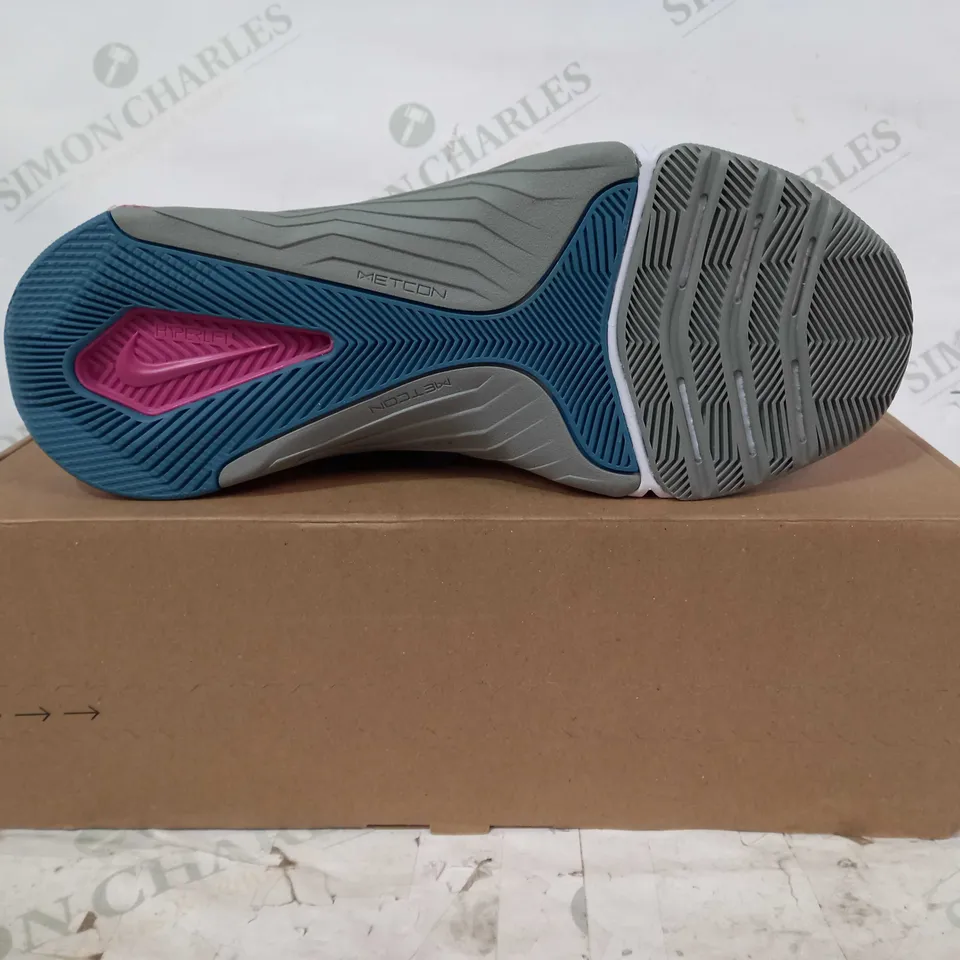 BOXED PAIR OF NIKE SHOES IN GREY/BLUE/GRAPE UK SIZE 6