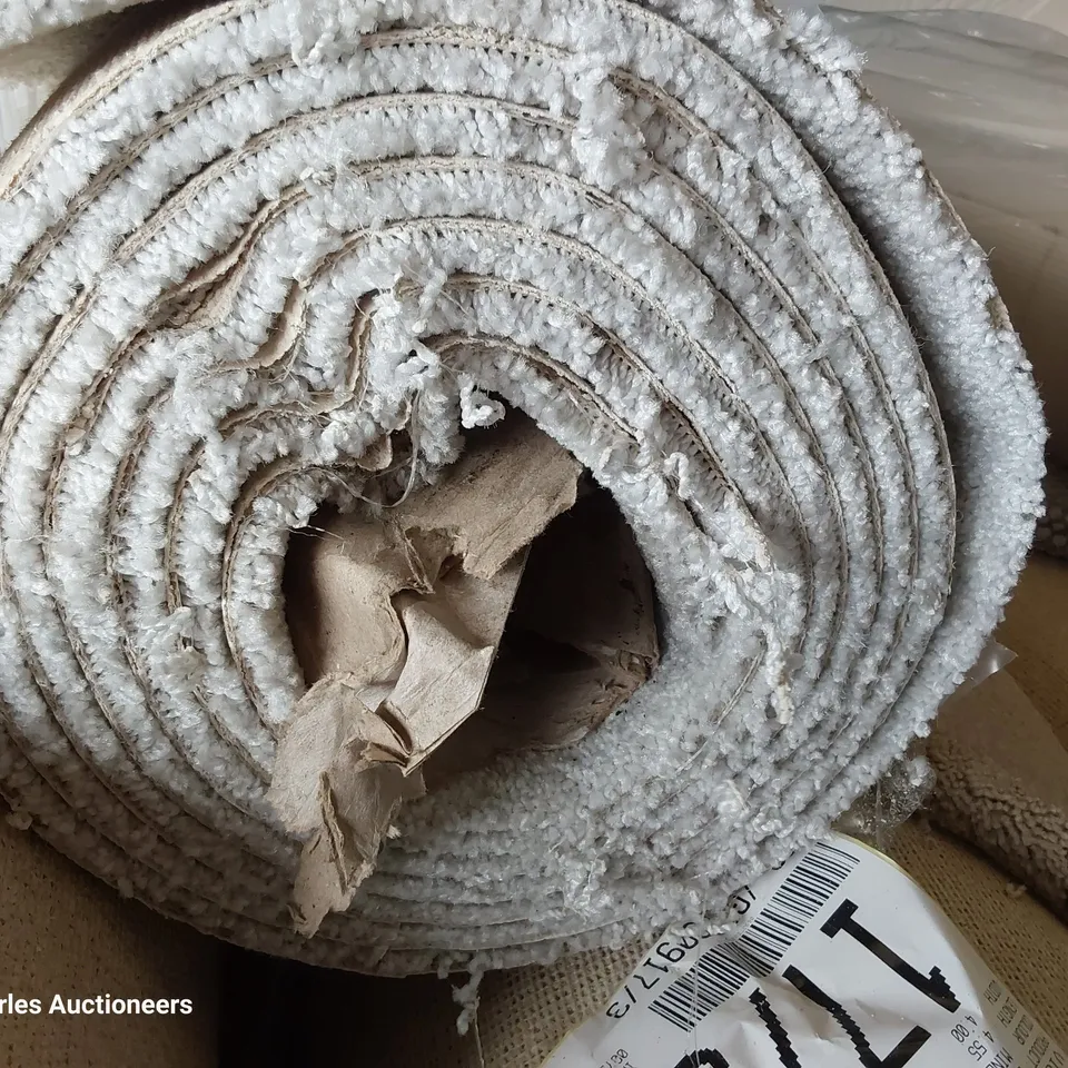 ROLL OF QUALITY FREEDOM XTRA MINERAL CARPET 4M × 4.55M APPROXIMATELY 