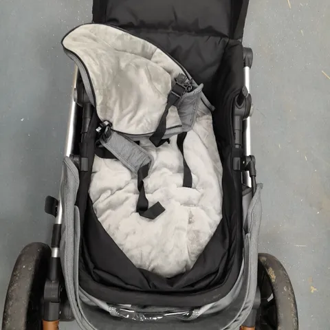 CUGGL PUSHCHAIR IN GREY - COLLECTION ONLY