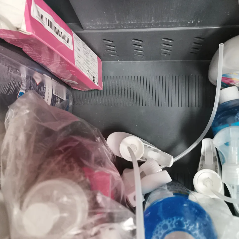 APPROXIMATELY 10 ASSORTED HOUSEHOLD ITEMS TO INCLUDE STAIN REMOVER, ETC